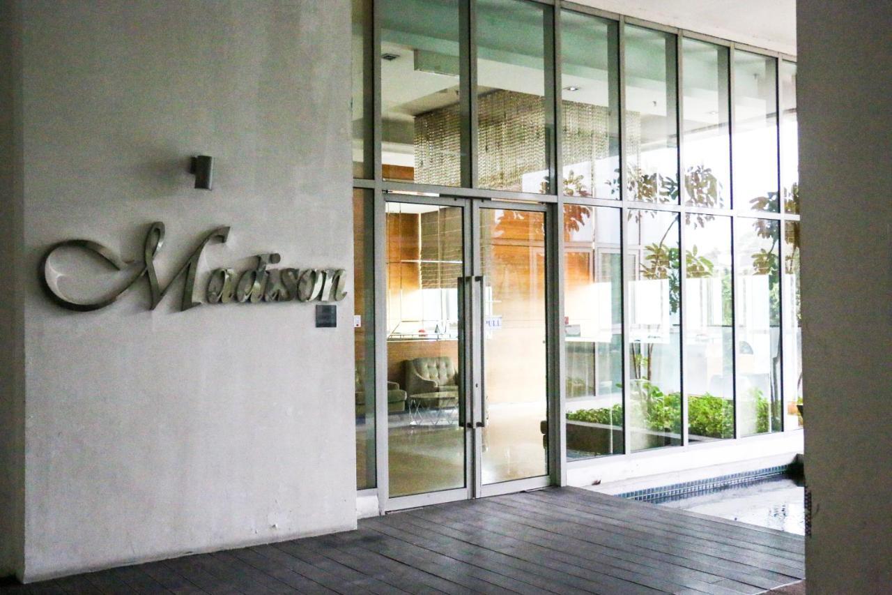 Tuxedo Kl No.1 Rooftop Pool W Skyscraper Views Hotel Kuala Lumpur Exterior photo